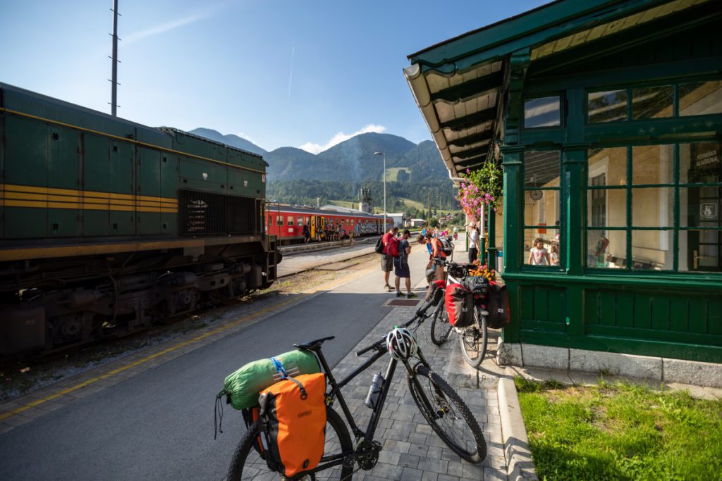 S kolesom na vlak; foto: Mitja Sodja